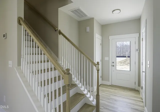 Photo 4 of Single family home for sale at 918 N Bickett Blvd, Louisburg, NC 27549 | MLS# 10166153 | Listing updated on 2026-09-10