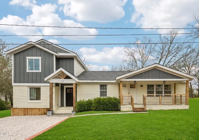 Photo 1 of Single family home for sale at 117 W Allen St, Four Oaks, NC 27524 | MLS# 10188268 | Listing updated on 2026-09-23