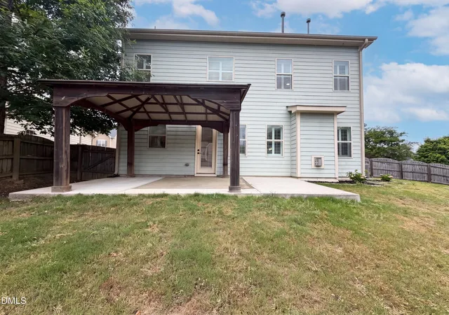 Photo 4 of Single family home for sale at 644 Ashe Lake Way, Fuquay Varina, NC 27526 | MLS# 10165935 | Listing updated on 2026-10-08