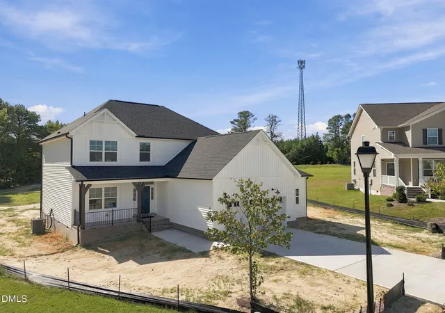 Photo 3 of Single family home for sale at 10 Diamond Crk Dr, Zebulon, NC 27597 | MLS# 10166409 | Listing updated on 2026-09-28