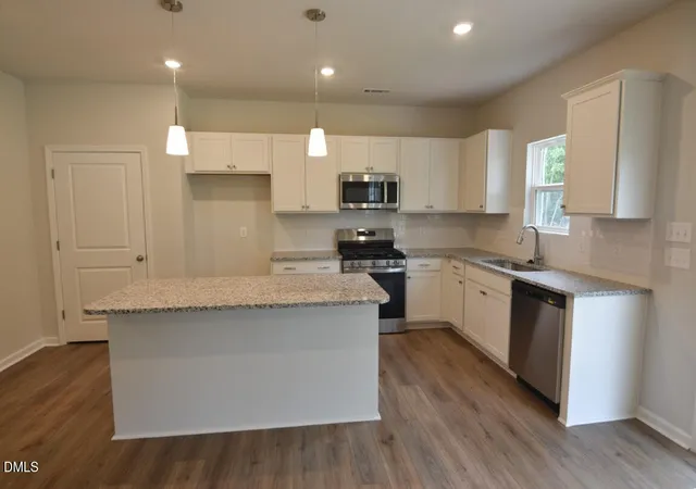 Photo 4 of Single family home for sale at 33 Plantation Dr, Youngsville, NC 27596 | MLS# 10170477 | Listing updated on 2026-09-22