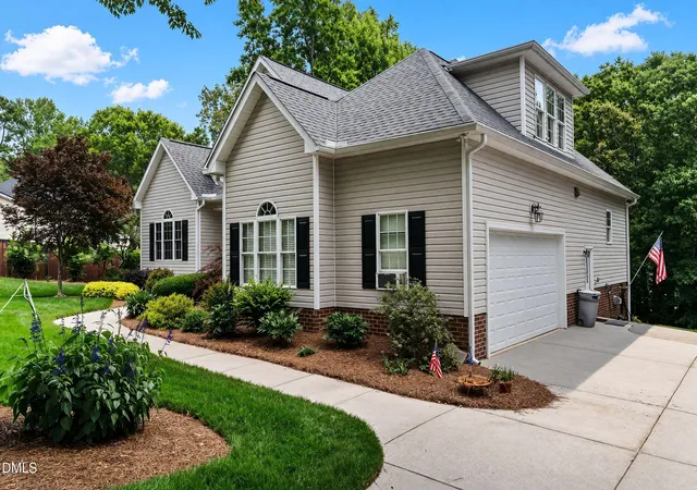 Photo 1 of Single family home for sale at 25 Winchester Ct, Youngsville, NC 27596 | MLS# 10171145 | Listing updated on 2026-09-21