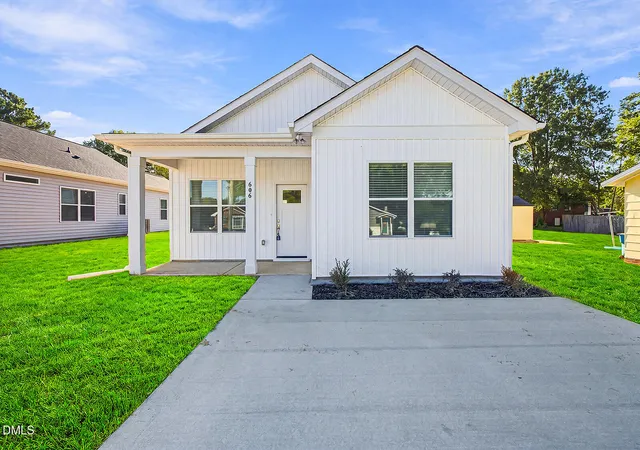 Photo 1 of Single family home for sale at 606 E Granville St, Dunn, NC 28334 | MLS# 10172215 | Listing updated on 2026-09-17
