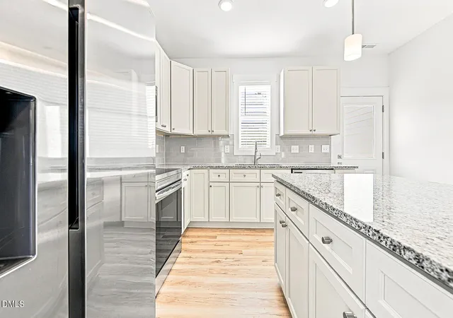 Photo 3 of Single family home for sale at 606 E Granville St, Dunn, NC 28334 | MLS# 10172215 | Listing updated on 2026-09-17