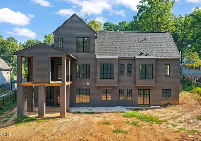 Photo 4 of Single family home for sale at 1021 Manchester Dr, Raleigh, NC 27609 | MLS# 10174399 | Listing updated on 2026-09-27