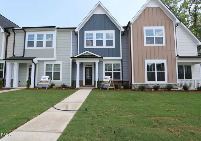 Townhouse for sale at 3107 Cathedral Comb Dr, Apex, NC 27502 | MLS# 10175072