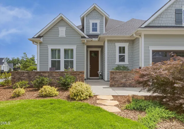 Photo 3 of Single family home for sale at 559 Middleton Pl, Chapel Hill, NC 27516 | MLS# 10189841 | Listing updated on 2026-09-04