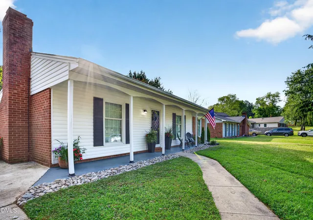 Photo 3 of Single family home for sale at 1304 Lashley Park Dr, Gibsonville, NC 27249 | MLS# 10177196 | Listing updated on 2026-09-16