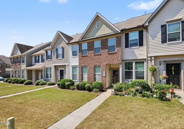 Photo 3 of Townhouse for sale at 4433 Middletown Dr, Wake Forest, NC 27587 | MLS# 10191732 | Listing updated on 2026-10-23