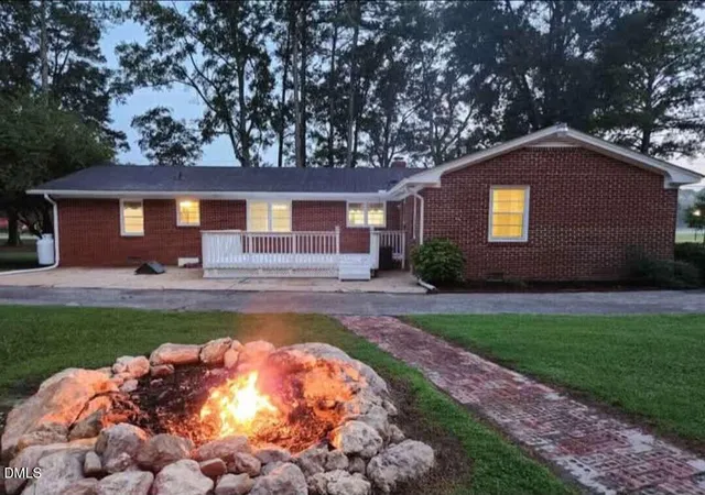 Photo 3 of Sale Pending at 121 Old Moore Rd, Selma, NC 27576 | MLS# 10180041 | Listing updated on 2026-09-15
