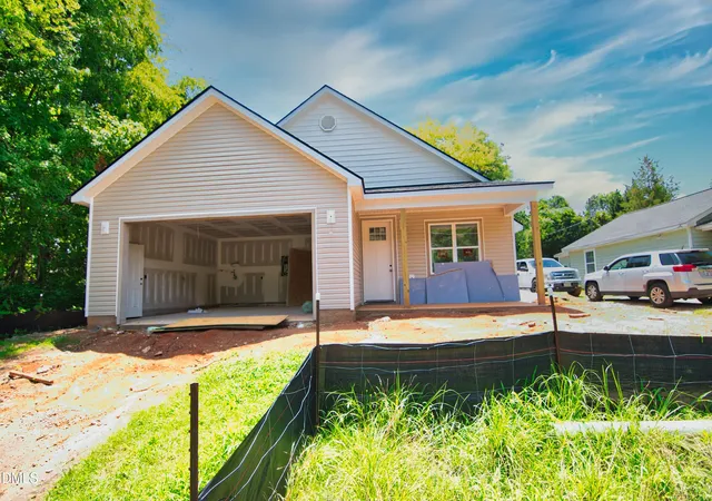 Photo 2 of Single family home for sale at 920 N White St, Wake Forest, NC 27587 | MLS# 10181126 | Listing updated on 2026-09-08