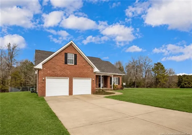 Photo 3 of Single family home for sale at 6980 Glynn Ml Farm Dr, Fayetteville, NC 28306 | MLS# 766167 | Listing updated on 2026-09-03