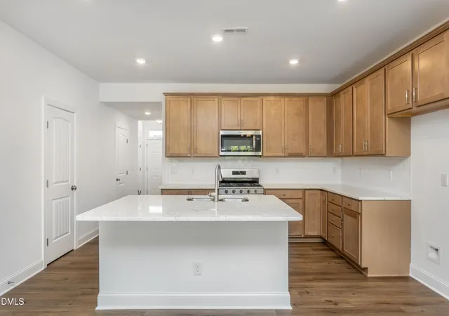 Photo 4 of Townhouse for sale at 5410 Running Fox Ln, Durham, NC 27703 | MLS# 10181082 | Listing updated on 2026-09-26
