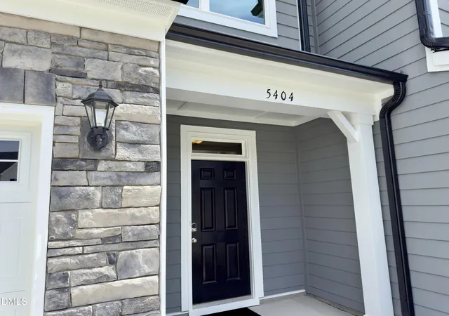 Photo 2 of Townhouse for sale at 5404 Running Fox Ln, Durham, NC 27703 | MLS# 10181084 | Listing updated on 2026-09-18