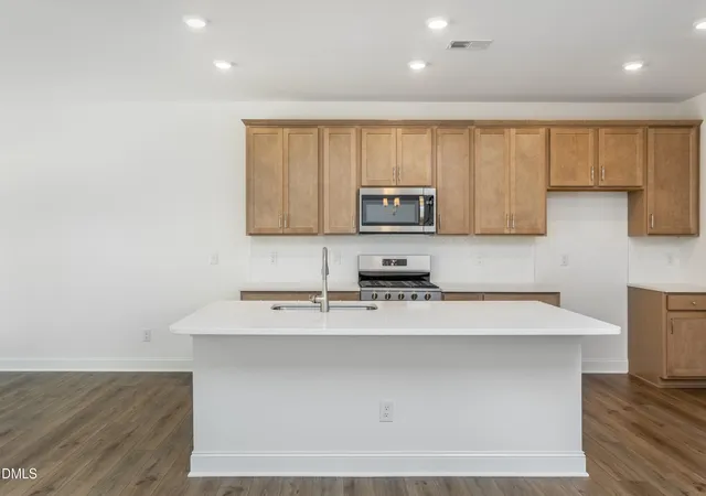 Photo 4 of Townhouse for sale at 5408 Running Fox Ln, Durham, NC 27703 | MLS# 10181085 | Listing updated on 2026-10-05