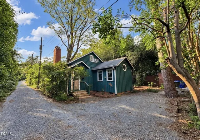 Photo 1 of Sale Pending at 617 Park Pl, Chapel Hill, NC 27514 | MLS# 10192211 | Listing updated on 2026-09-23