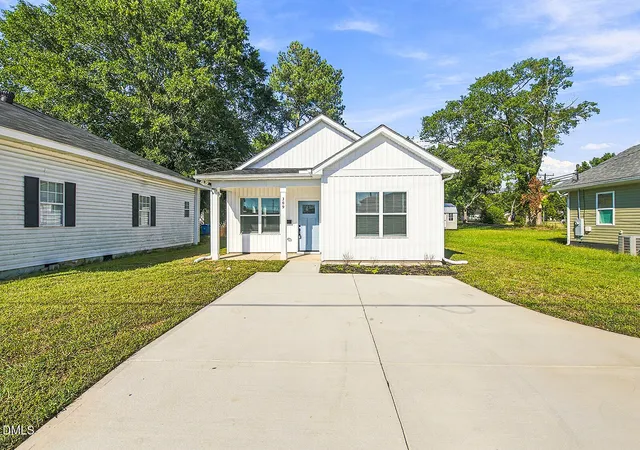 Photo 1 of Sale Pending at 309 E Harnett St, Dunn, NC 28334 | MLS# 10181553 | Listing updated on 2026-09-19