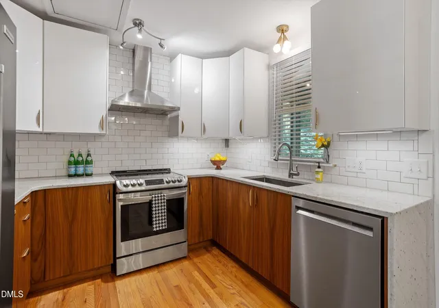 Photo 3 of Single family home for sale at 552 Moseley Ln, Raleigh, NC 27601 | MLS# 10192418 | Listing updated on 2026-10-07