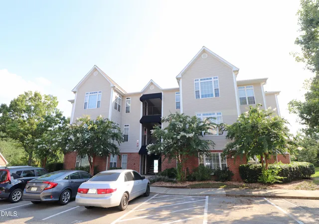 Listing Photo 4 - Condo for sale in building located at 2520 Friedland, Raleigh, NC 27617 - Unit #202