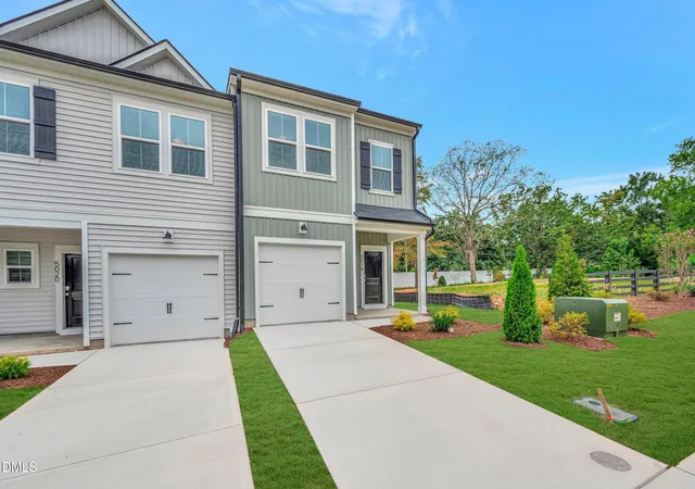 Photo 2 of Townhouse for sale at 5018 Silver Brk Rd, Durham, NC 27703 | MLS# 10182044 | Listing updated on 2026-09-29