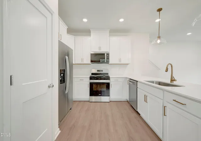 Photo 4 of Townhouse for sale at 5018 Silver Brk Rd, Durham, NC 27703 | MLS# 10182044 | Listing updated on 2026-09-29