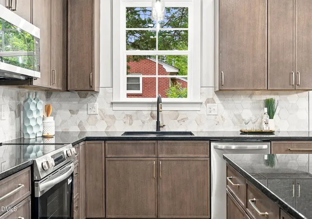 Photo 4 of Single family home for sale at 518 N Charles St, Mebane, NC 27302 | MLS# 10185179 | Listing updated on 2026-10-06