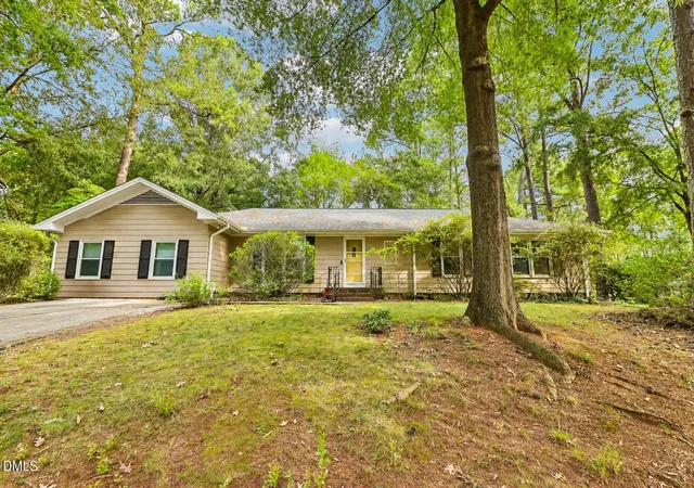 Photo 1 of Single family home for sale at 1421 Elberon Pl, Raleigh, NC 27609 | MLS# 10186114 | Listing updated on 2026-10-01