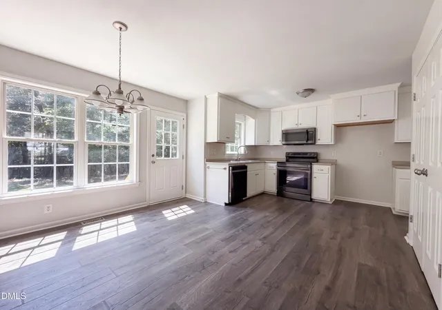 Photo 3 of Single family home for sale at 576 Sunray Dr, Clayton, NC 27520 | MLS# 10182880 | Listing updated on 2026-09-16