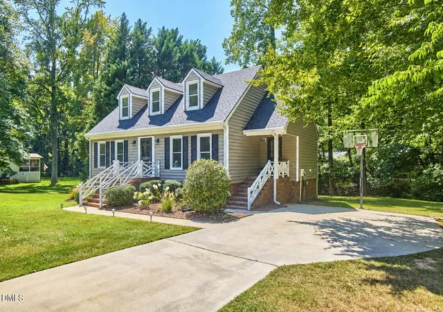 Photo 2 of Sale Pending at 4209 Quail Hollow Dr, Raleigh, NC 27609 | MLS# 10189131 | Listing updated on 2026-09-13
