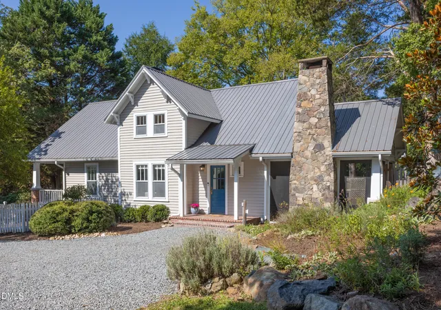 Photo 2 of Sale Pending at 318 W Queen St, Hillsborough, NC 27278 | MLS# 10190090 | Listing updated on 2026-09-24