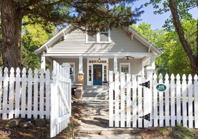 Photo 3 of Sale Pending at 318 W Queen St, Hillsborough, NC 27278 | MLS# 10190090 | Listing updated on 2026-09-24