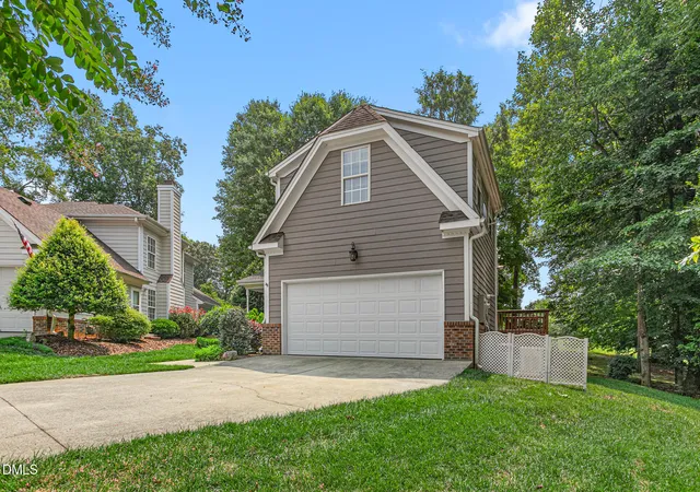 Photo 4 of Single family home for sale at 211 Walter Hagen Dr, Mebane, NC 27302 | MLS# 10183848 | Listing updated on 2026-10-04
