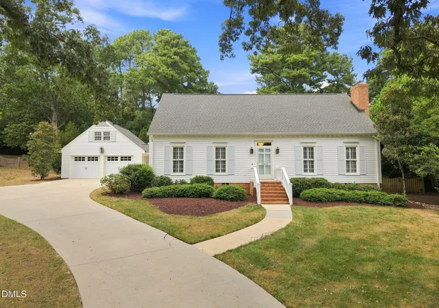 Photo 2 of Sale Pending at 2905 Augusta Ct, Raleigh, NC 27607 | MLS# 10192887 | Listing updated on 2026-09-19