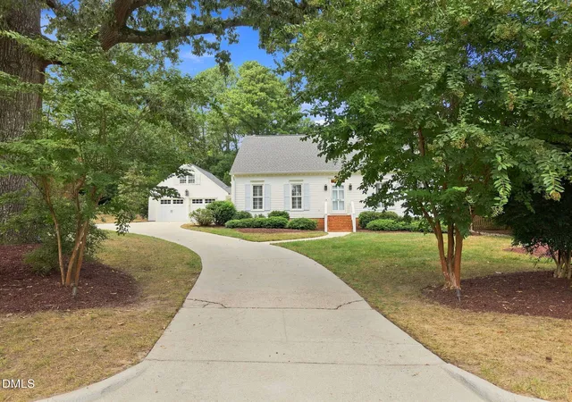 Photo 3 of Sale Pending at 2905 Augusta Ct, Raleigh, NC 27607 | MLS# 10192887 | Listing updated on 2026-09-19