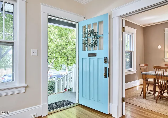 Photo 4 of Single family home for sale at 517 Cole St, Raleigh, NC 27605 | MLS# 10191701 | Listing updated on 2026-09-14