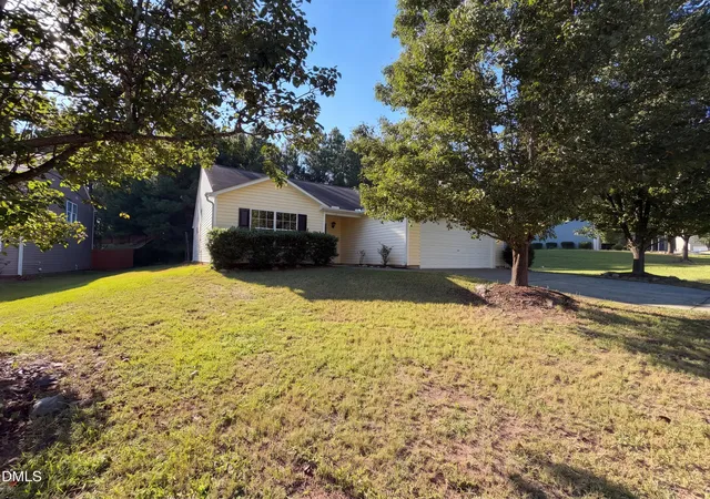 Photo 1 of Single family home for sale at 6 Crimson Clover Ct, Durham, NC 27704 | MLS# 10185348 | Listing updated on 2026-10-29