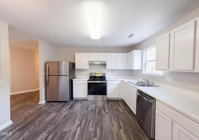 Photo 2 of Single family home for sale at 6 Crimson Clover Ct, Durham, NC 27704 | MLS# 10185348 | Listing updated on 2026-10-29