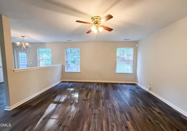 Photo 3 of Single family home for sale at 6 Crimson Clover Ct, Durham, NC 27704 | MLS# 10185348 | Listing updated on 2026-10-29