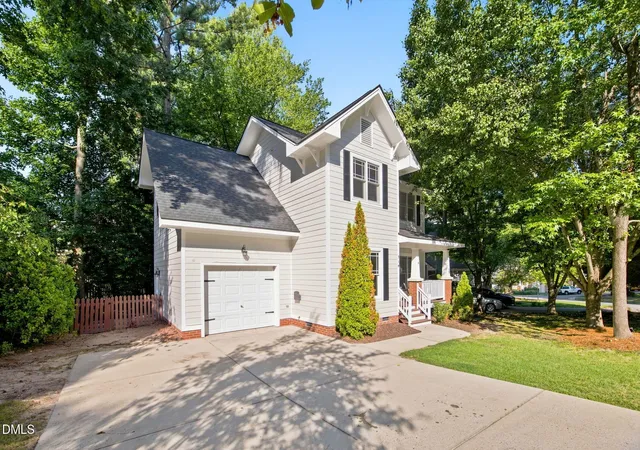Photo 3 of Single family home for sale at 319 Pine Nut Ln, Apex, NC 27502 | MLS# 10190725 | Listing updated on 2026-09-14