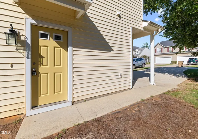 Photo 4 of Townhouse for sale at 529 Woodson Dr, Clayton, NC 27527 | MLS# 10194073 | Listing updated on 2026-09-30