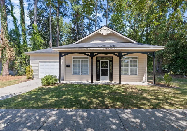Photo 1 of Single family home for sale at 311 E Davis St, Smithfield, NC 27577 | MLS# 10194151 | Listing updated on 2026-09-30