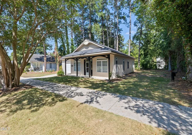 Photo 2 of Single family home for sale at 311 E Davis St, Smithfield, NC 27577 | MLS# 10194151 | Listing updated on 2026-09-30