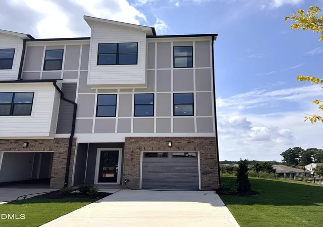 Photo 3 of Townhouse for sale at 800 Portia Way, Morrisville, NC 27560 | MLS# 10187687 | Listing updated on 2026-09-19