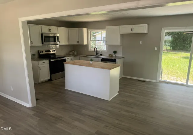Photo 4 of Single family home for sale at 1706 Carter Baron Pl, Fayetteville, NC 28304 | MLS# 10187416 | Listing updated on 2026-10-28