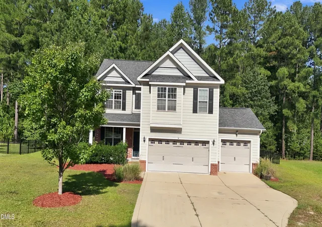 Photo 3 of Single family home for sale at 419 Rolling Pines Dr, Spring Lake, NC 28390 | MLS# 10193400 | Listing updated on 2026-09-27