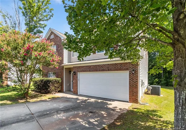 Photo 3 of Single family home for sale at 16 Brafferton Ct, Sanford, NC 27330 | MLS# 767884 | Listing updated on 2026-09-21