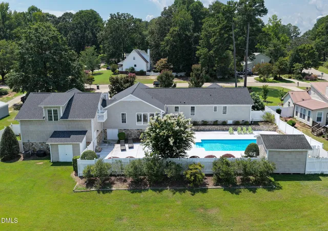Photo 3 of Single family home for sale at 906 Walnut Dr, Erwin, NC 28339 | MLS# 10193205 | Listing updated on 2026-09-24