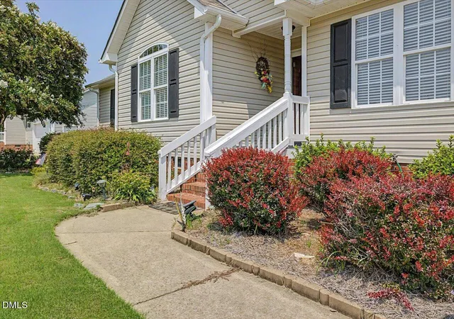 Photo 3 of Sale Pending at 188 Bayberry Ln, Smithfield, NC 27577 | MLS# 10188102 | Listing updated on 2026-09-10