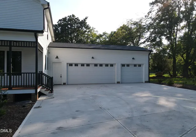 Photo 4 of Single family home for sale at 923 Arthur Minnis Rd, Hillsborough, NC 27278 | MLS# 10192096 | Listing updated on 2026-09-17