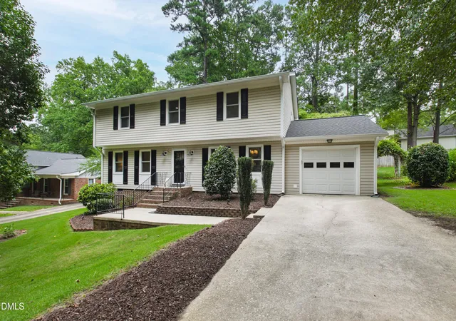 Photo 3 of Single family home for sale at 5320 Cherrycrest Ct, Raleigh, NC 27609 | MLS# 10191907 | Listing updated on 2026-09-14